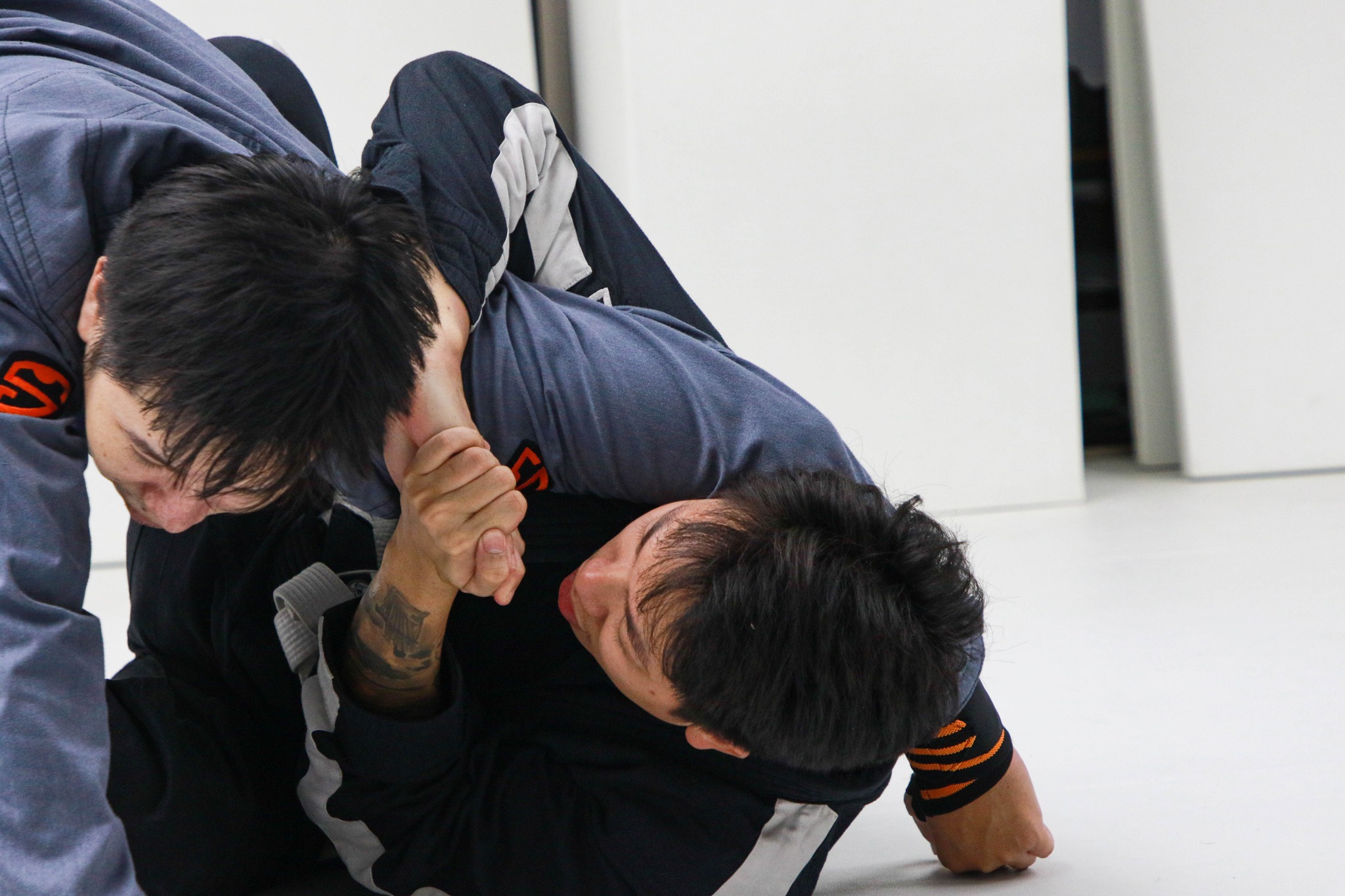 Brazilian JiuJitsu cho phép người nhỏ bé hơn có thể vượt qua đối thủ mạnh hơn, to lớn hơn.