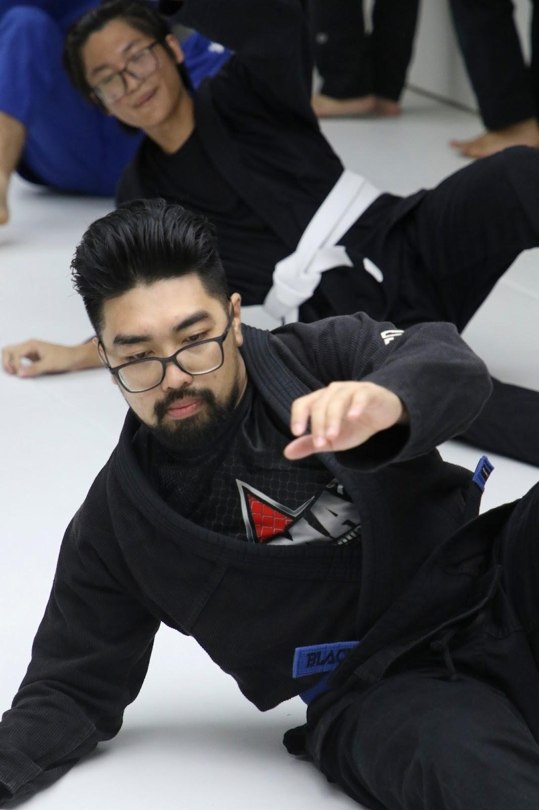 Phần khởi động của một lớp Brazilian JiuJitsu sẽ kéo dài khoảng 5-10p